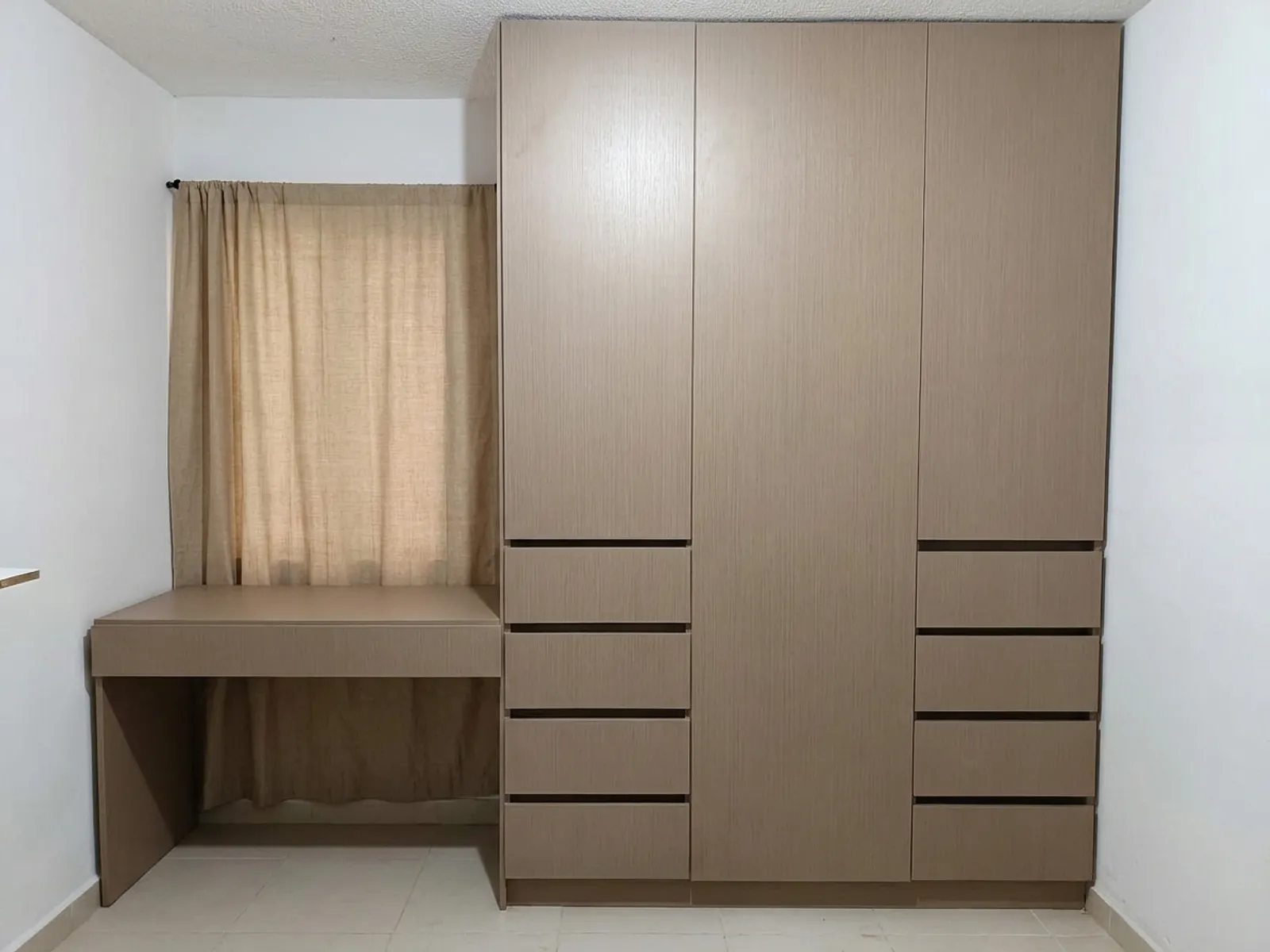 Closet con escritorio integrado en proyecto Ancona, Apaseo el Grande