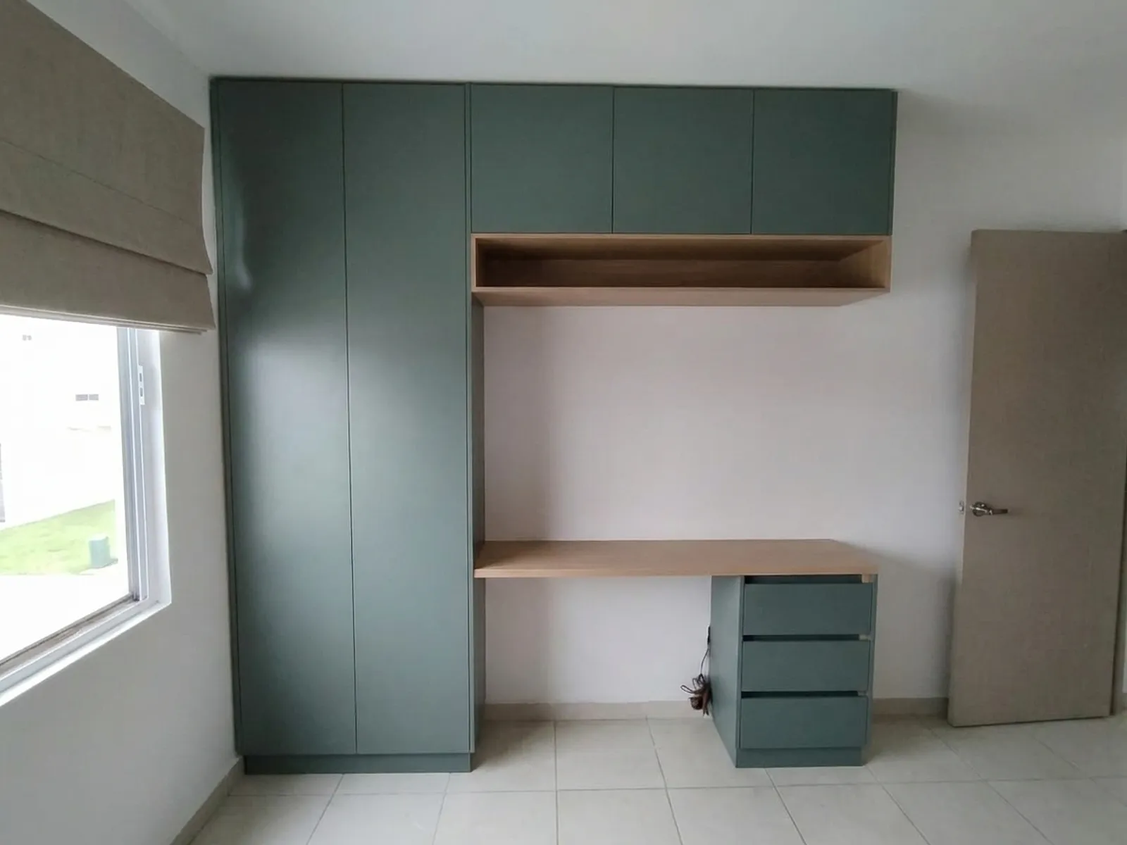 Closet con escritorio integrado en proyecto Puerta de Piedra